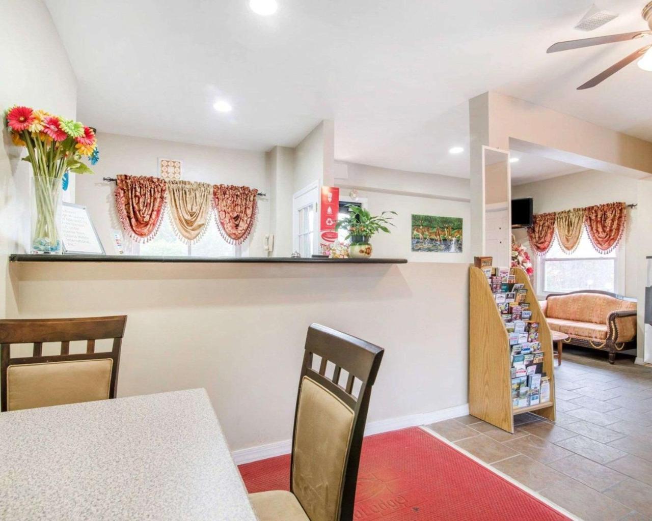 Econo Lodge نيو بالتز المظهر الخارجي الصورة